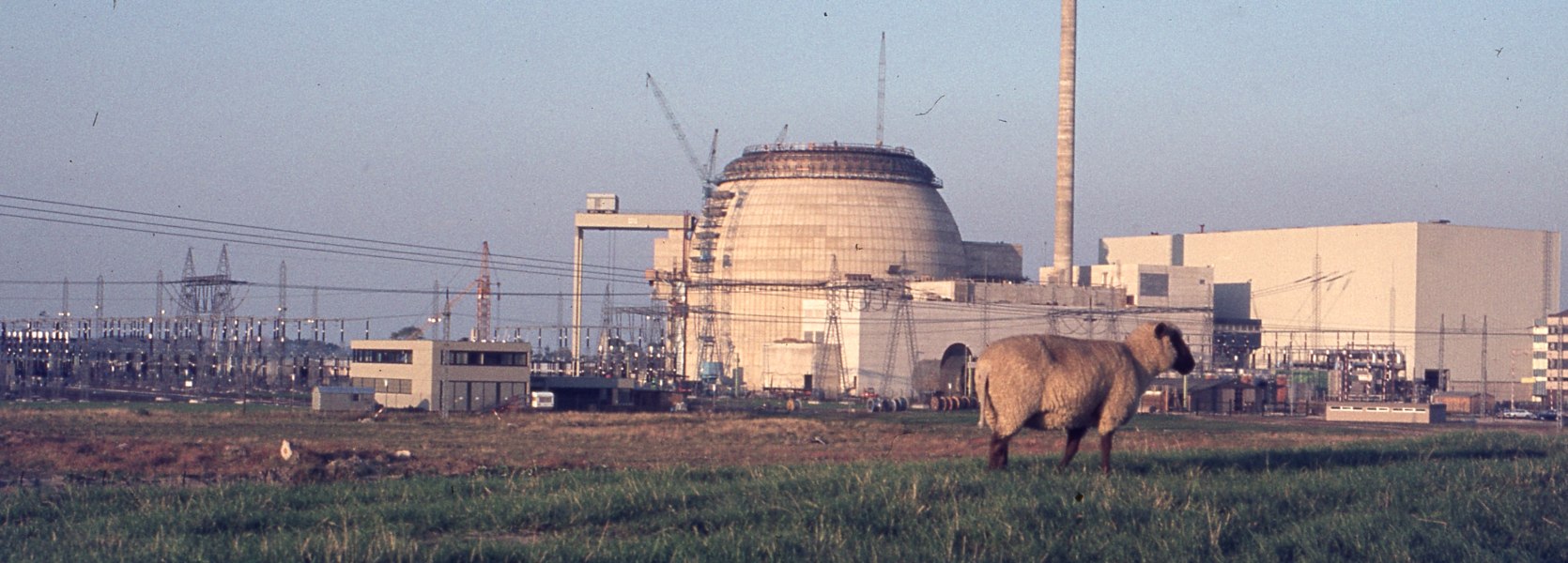 Kernkraftwerk Unterweser (Kernkraftwerk Kleinensiel) im Bau Kernkraftwerk Unterweser (Kernkraftwerk Kleinensiel) im Bau