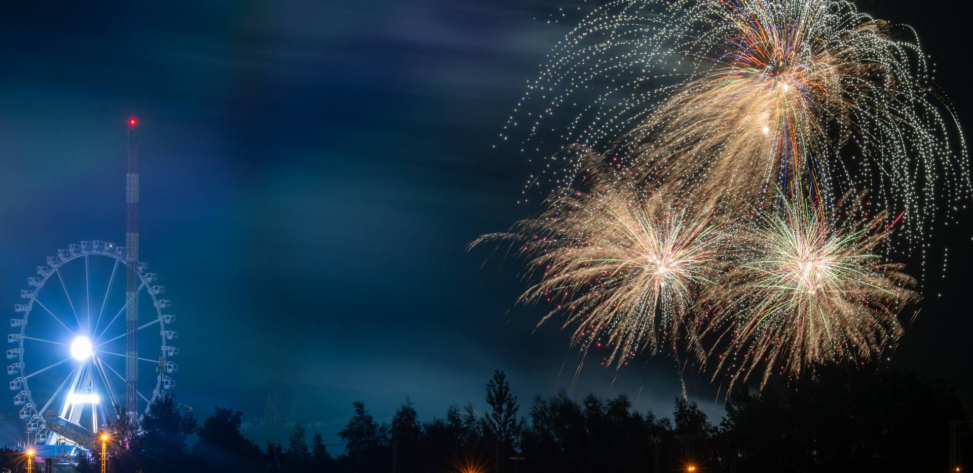 Feuerwerk &uuml;ber dem Kramermarkt. Foto: Sascha St&uuml;ber