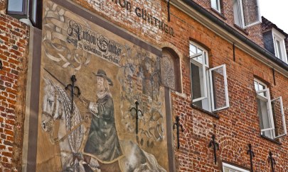 Abbild des Graf Anton Günther von Oldenburg an der Wand des Graf Anton Günther Haus in der Oldenburger Innenstadt.