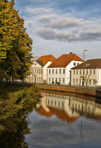 Blick auf die Huntestraße mit klassiszistischen Kavaliershäusern.