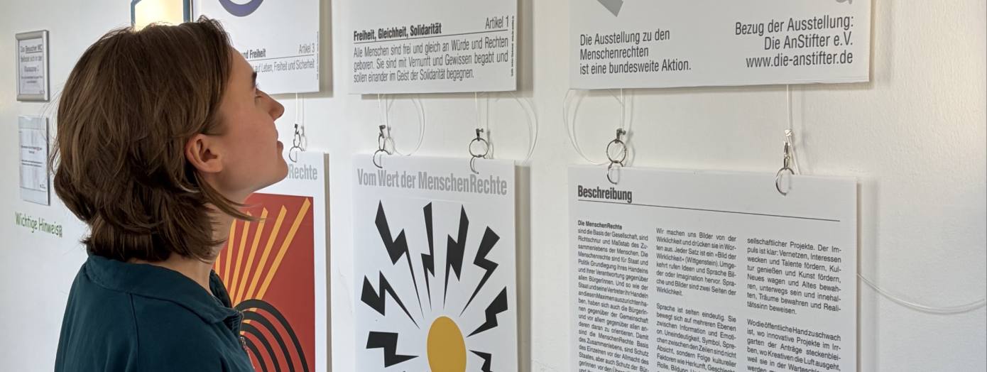 Die Ausstellung &bdquo;Mein Name ist MENSCH&ldquo; zeigt 30 visuelle Interpretationen der UN-Menschenrechte von Jochen Stankowski. Foto: Stadt Oldenburg