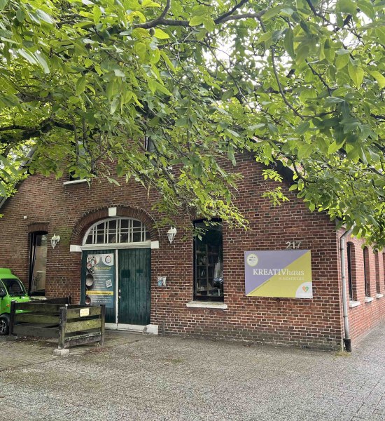 Das schöne Kreativhaus Oldenburg, ein altes Bauernhaus in Bloherfelde, bietet für Platz für kreative Atelierräume und individuelle Workshops.