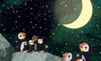 Pinguine schauen sich den Mond an