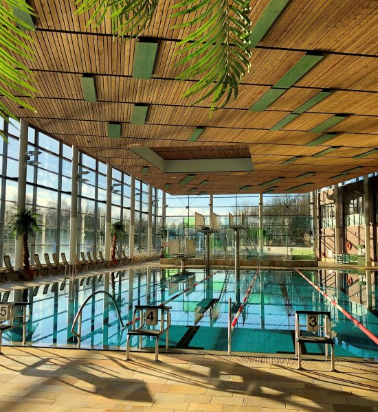 OLantis Oldenburg Wettkampfbecken mit Sprungturm OLantis Oldenburg Wettkampfbecken mit Sprungturm