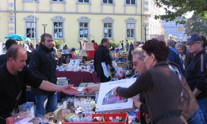 Tr&ouml;deln am Schloss