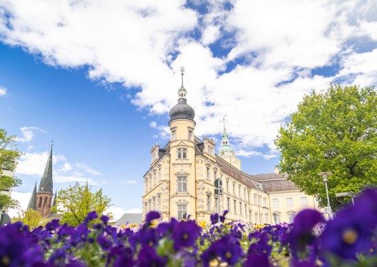 oldenburg_schloss_aussen_fruehling_quer