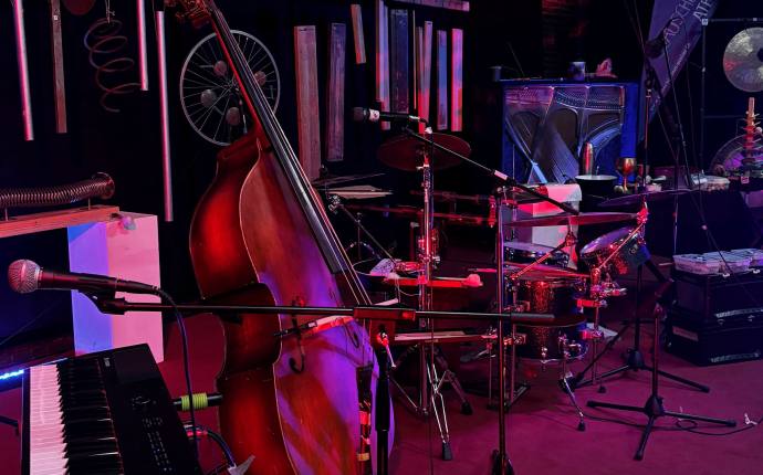 Hier ein Blick auf einen Teil unserer Instrumente - gerne könnt ihr selbst auch welche mitbringen! Hier ein Blick auf einen Teil unserer Instrumente - gerne könnt ihr selbst auch welche mitbringen!