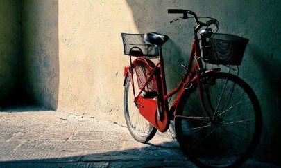 Das rote Fahrrad. Foto: Marco Cassé Das rote Fahrrad. Foto: Marco Cassé