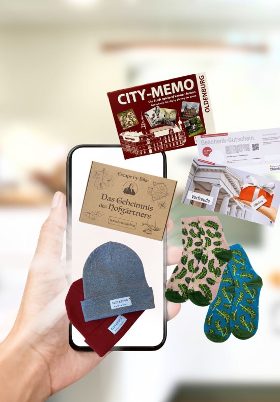 Smartphone mit verschiedenen Oldenburg-Souvenirs aus dem Onlineshop