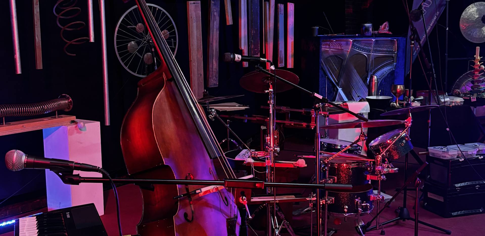 Hier ein Blick auf einen Teil unserer Instrumente - gerne k&ouml;nnt ihr selbst auch welche mitbringen!