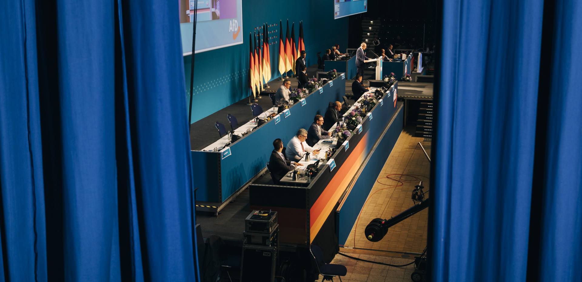 Rafael Heygster setzt sich in seiner Reportage „Democrazy Dies in Darkness“ mit dem Wahlkampf der AfD auseinander. Rafael Heygster setzt sich in seiner Reportage „Democrazy Dies in Darkness“ mit dem Wahlkampf der AfD auseinander.