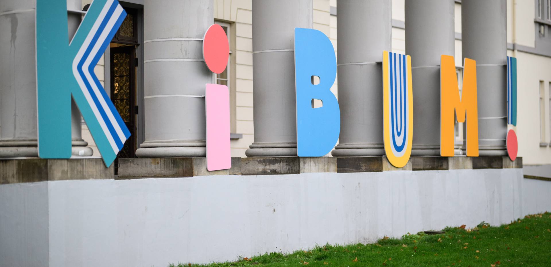 KIBUM-Buchstaben am PFL. Foto: Mohssen Assanimoghaddam