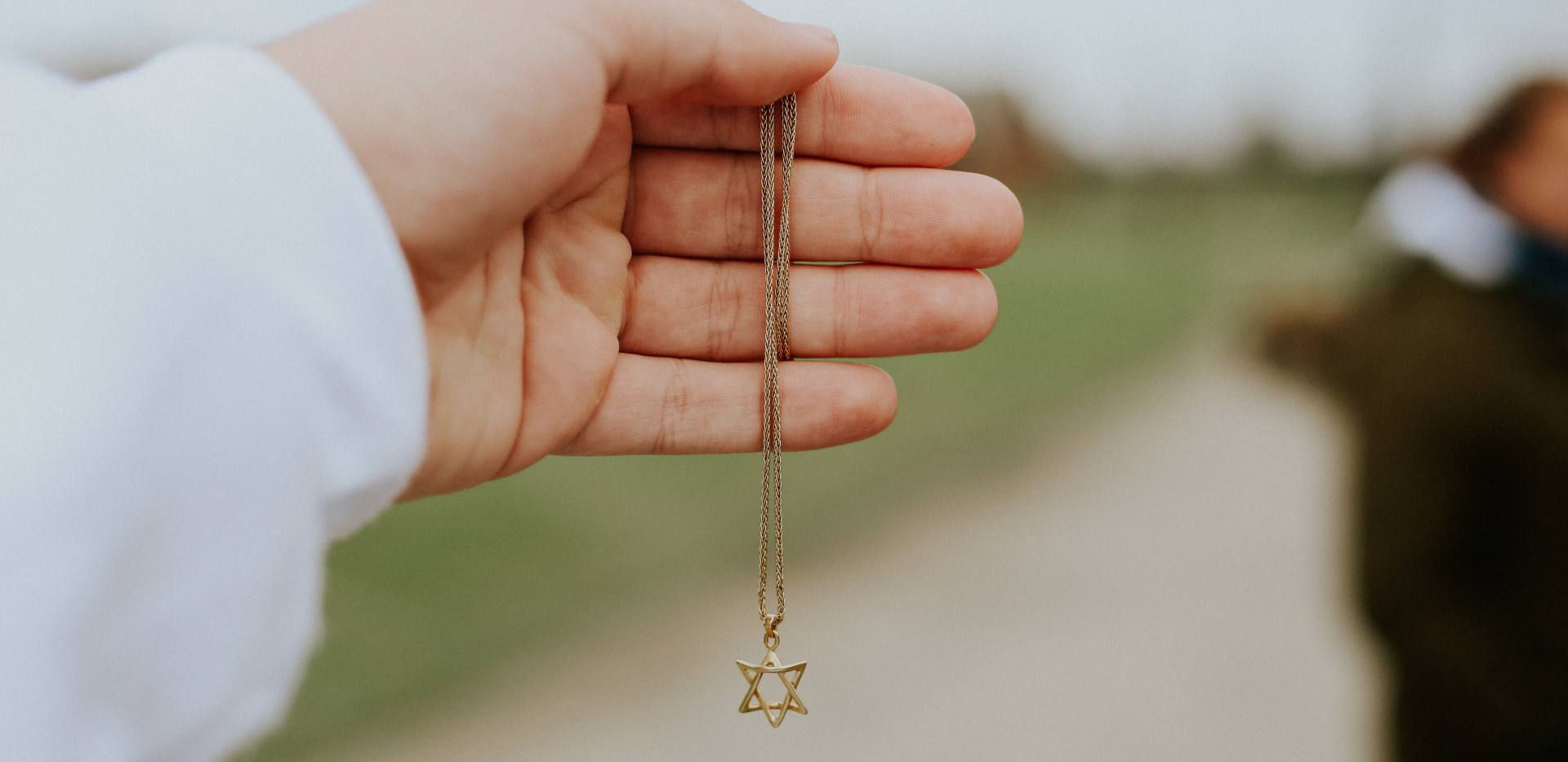 Halskette mit Davidstern-Anh&auml;nger.