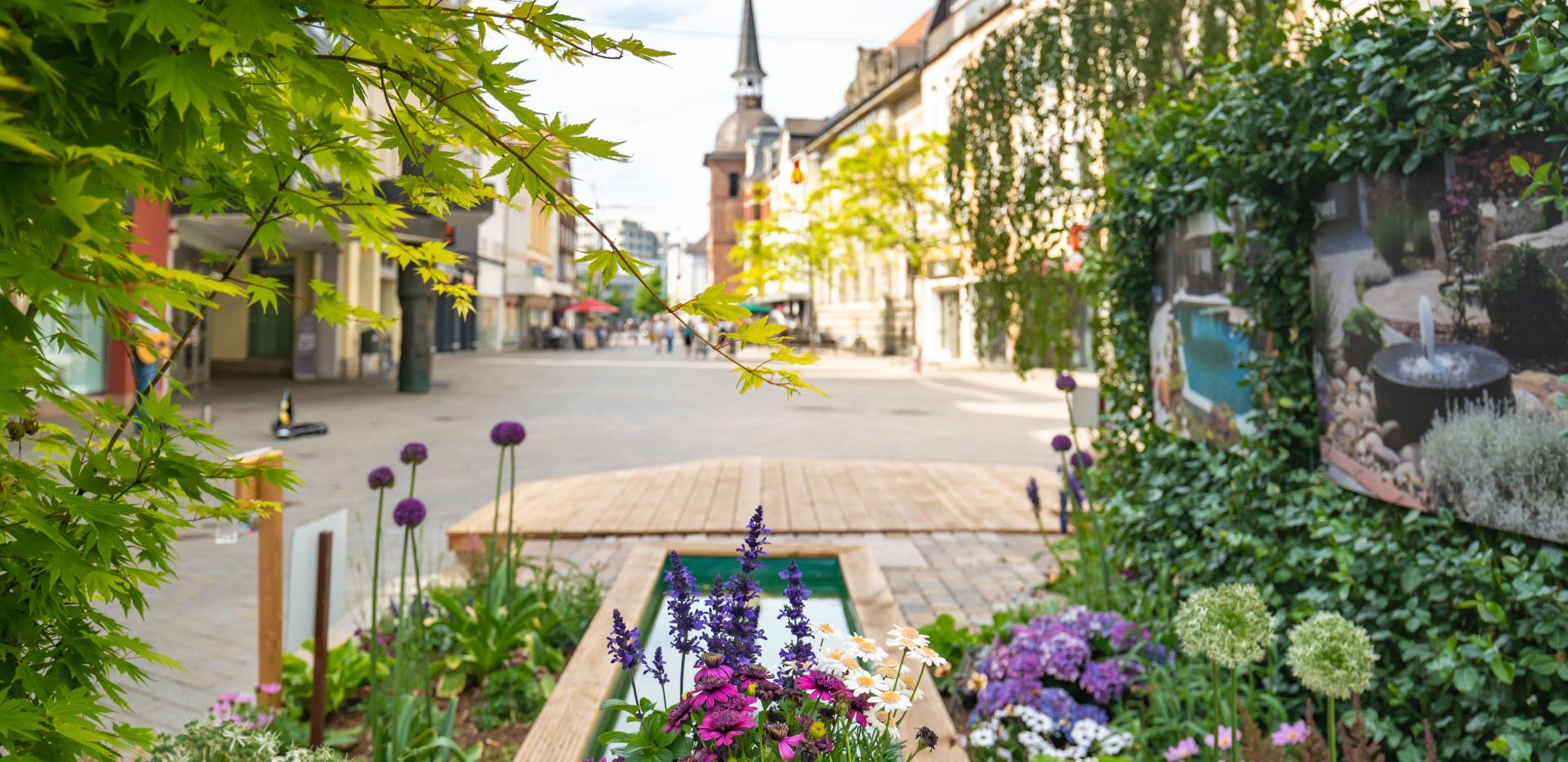 Blick aus einem Stadtgarten heraus am Brunneneck in der Oldenburger Innenstadt in Richtung Lappan im Jahr 2021.