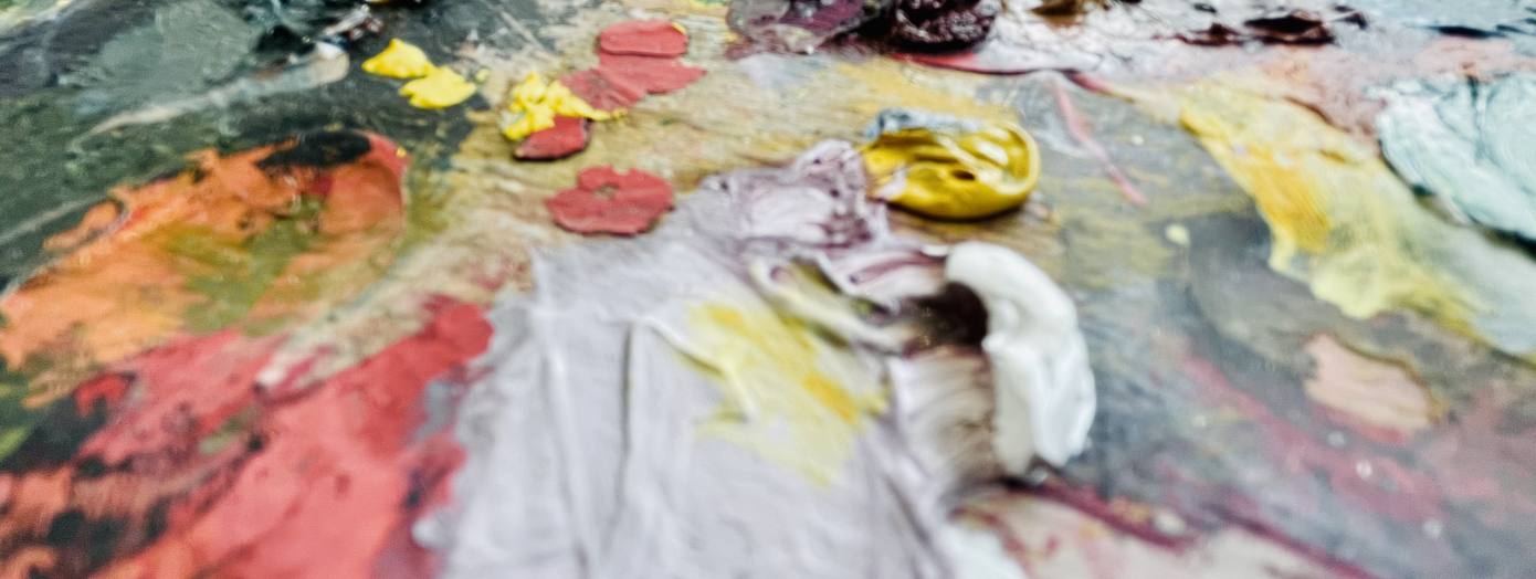 Auf dem Foto befindet sich eine Farbpalette.