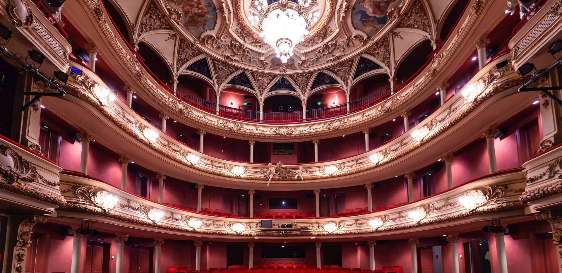 Blick in das Große Haus im neubarocken Stil.