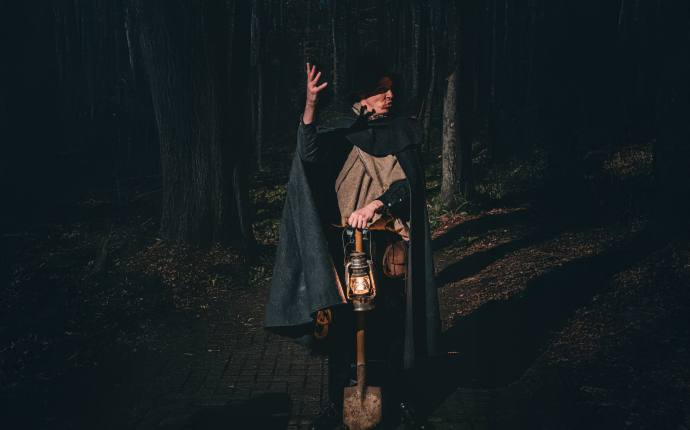 Mit dem Totengr&auml;ber auf dem Gertrudenkirchhof