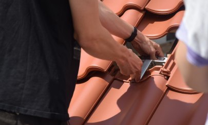 Setzen eines Dachhakens Setzen eines Dachhakens