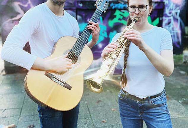 Das Double Damage Duo besteht aus Dannielle Seile (Oboe / Saxophon / Englischhorn) und Dustin Bleichert (Gitarre). Das Double Damage Duo besteht aus Dannielle Seile (Oboe / Saxophon / Englischhorn) und Dustin Bleichert (Gitarre).