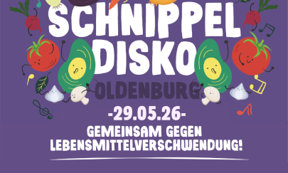 Schnippeldisko steht gro&szlig; in der Mitte darunter das Datum 29.05.26 und unter dem Datum steht Gemeinsam gegen Lebensmittelverschwendung.
Drumherum Tanzt kleines Gem&uuml;se mit Gesichtern.
Ganz unten stehen die Sponsoren JANUN Oldenburg, Ern&auml;hrungsrat Oldenburg, &Ouml;ZO und Niedersachsen entwickeln f&uuml;r eine Welt