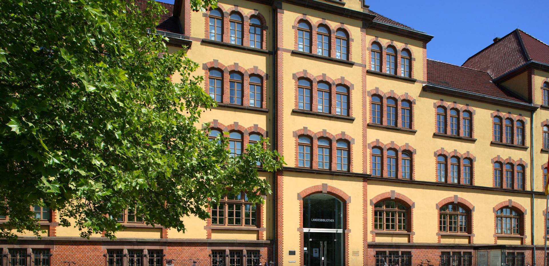 Die Landesbibliothek am Pferdemarkt.