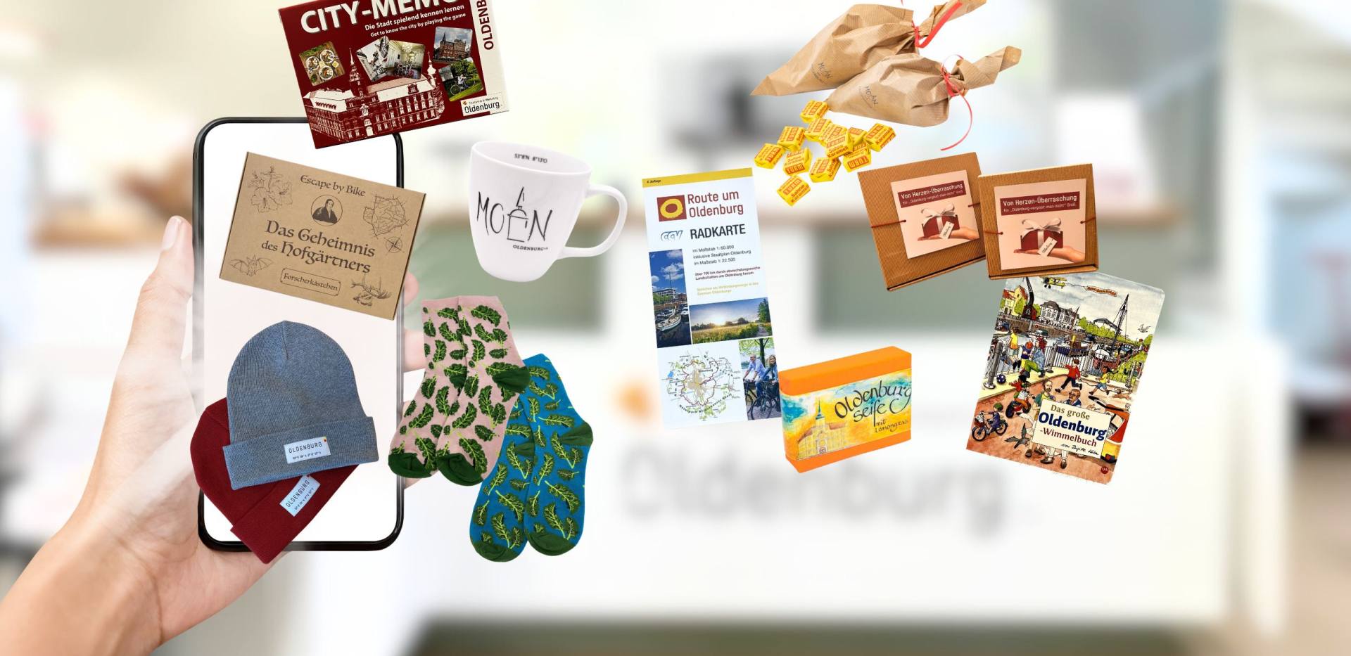 Smartphone mit verschiedenen Oldenburg-Souvenirs aus dem Onlineshop