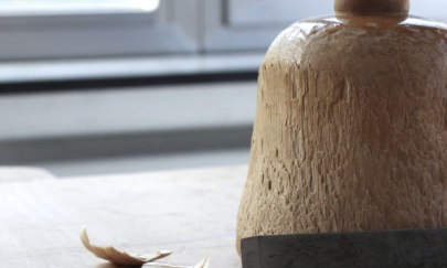 Auf dem Bild sieht man eine Holzform, von welcher Holz abgetragen wurde. Auf dem Bild sieht man eine Holzform, von welcher Holz abgetragen wurde.
