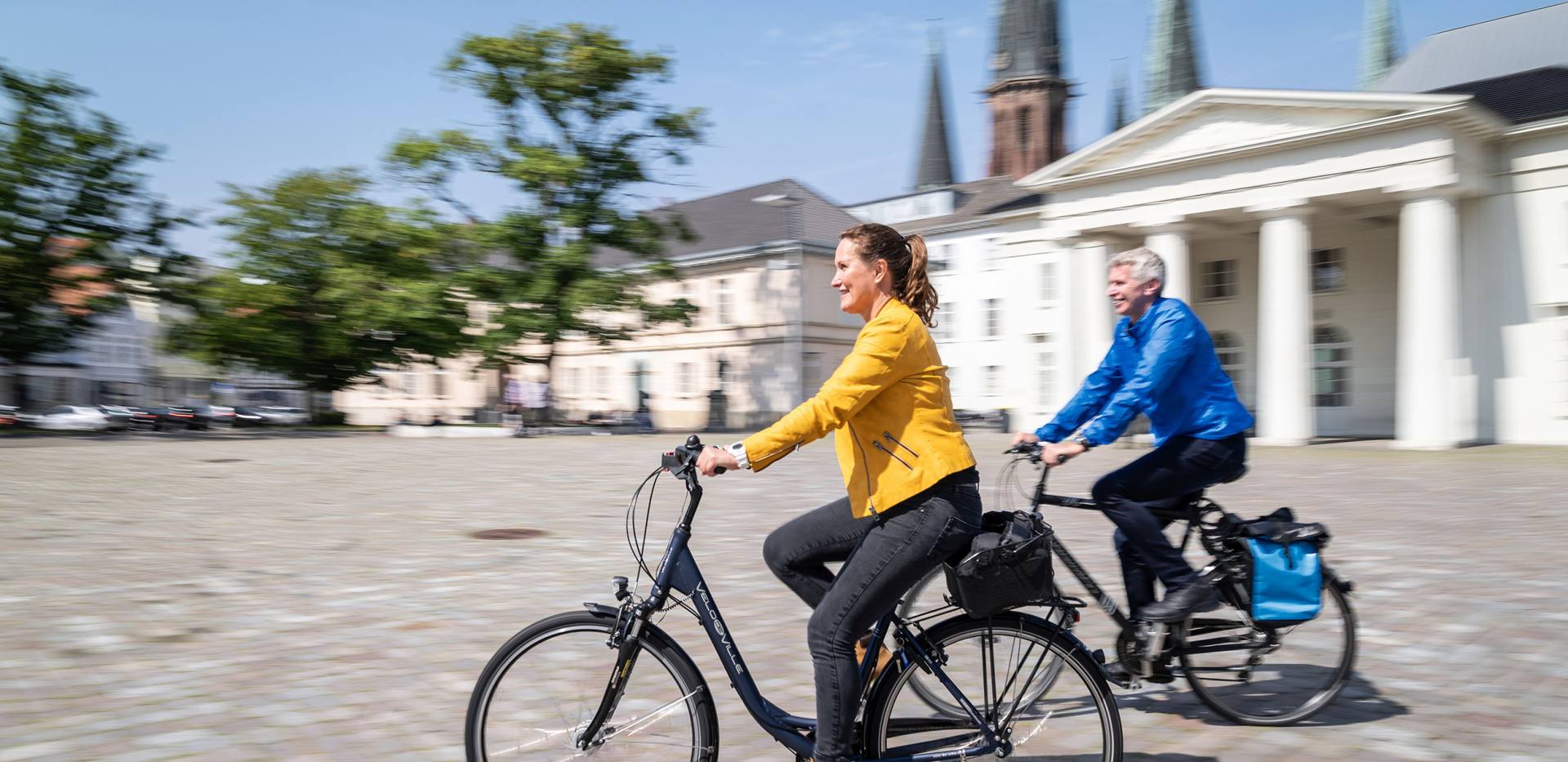 Radfahrende am Oldenburger Schlossplatz