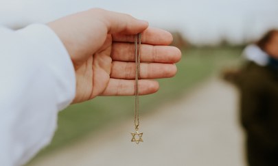 Halskette mit Davidstern-Anh&auml;nger.