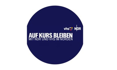Veranstaltungsmotto "Auf Kurs bleiben" mit NDR und VHS im Norden. Veranstaltungsmotto "Auf Kurs bleiben" mit NDR und VHS im Norden.