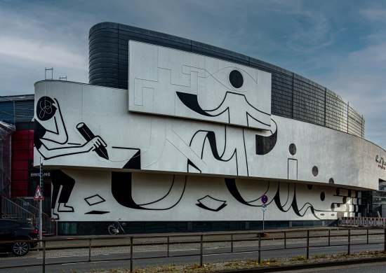 Christoph-Niemann,-Current-Lines-an-der-Fassade-des-Horst-Janssen-Museums-Oldenburg,-Tagansicht,-2023,-Foto-Andrey-Gradetchliev Christoph-Niemann,-Current-Lines-an-der-Fassade-des-Horst-Janssen-Museums-Oldenburg,-Tagansicht,-2023,-Foto-Andrey-Gradetchliev