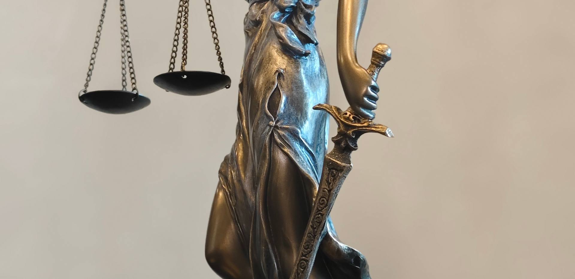 Bild der Symbolfigur Justitia Bild der Symbolfigur Justitia
