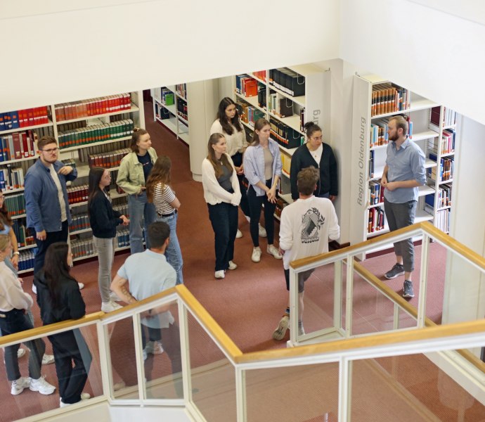 Die Allgemeine Bibliotheksf&uuml;hrung in der Landesbibliothek Oldenburg findet jeden ersten Dienstag im Monat (ausgenommen: Feiertage) statt.