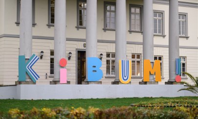 KIBUM-Buchstaben vor dem Kulturzentrum PFL KIBUM-Buchstaben vor dem Kulturzentrum PFL