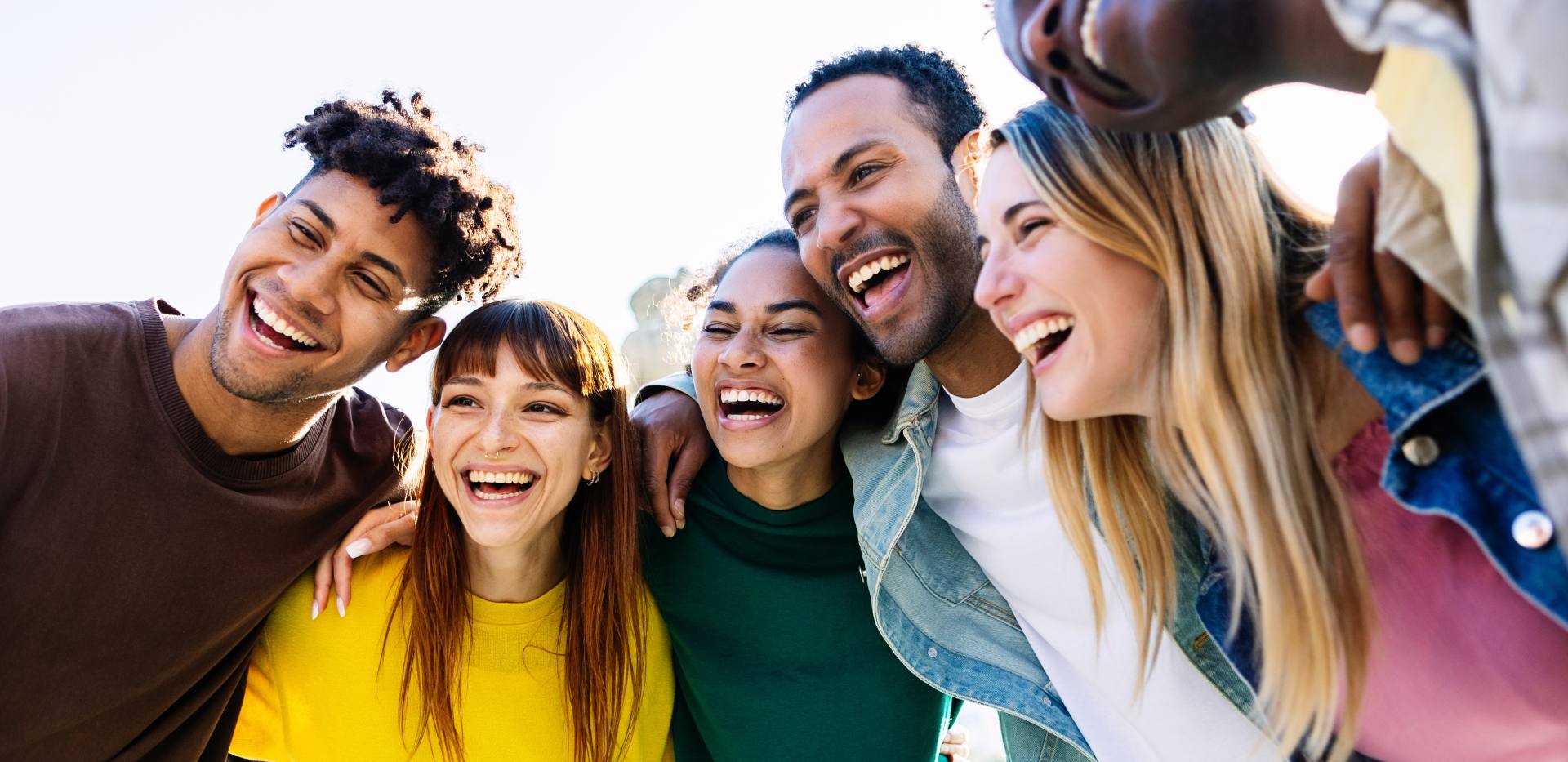 Jugendliche machen ein Selfie. Foto: Xavier Lorenzo/AdobeStock Jugendliche machen ein Selfie. Foto: Xavier Lorenzo/AdobeStock