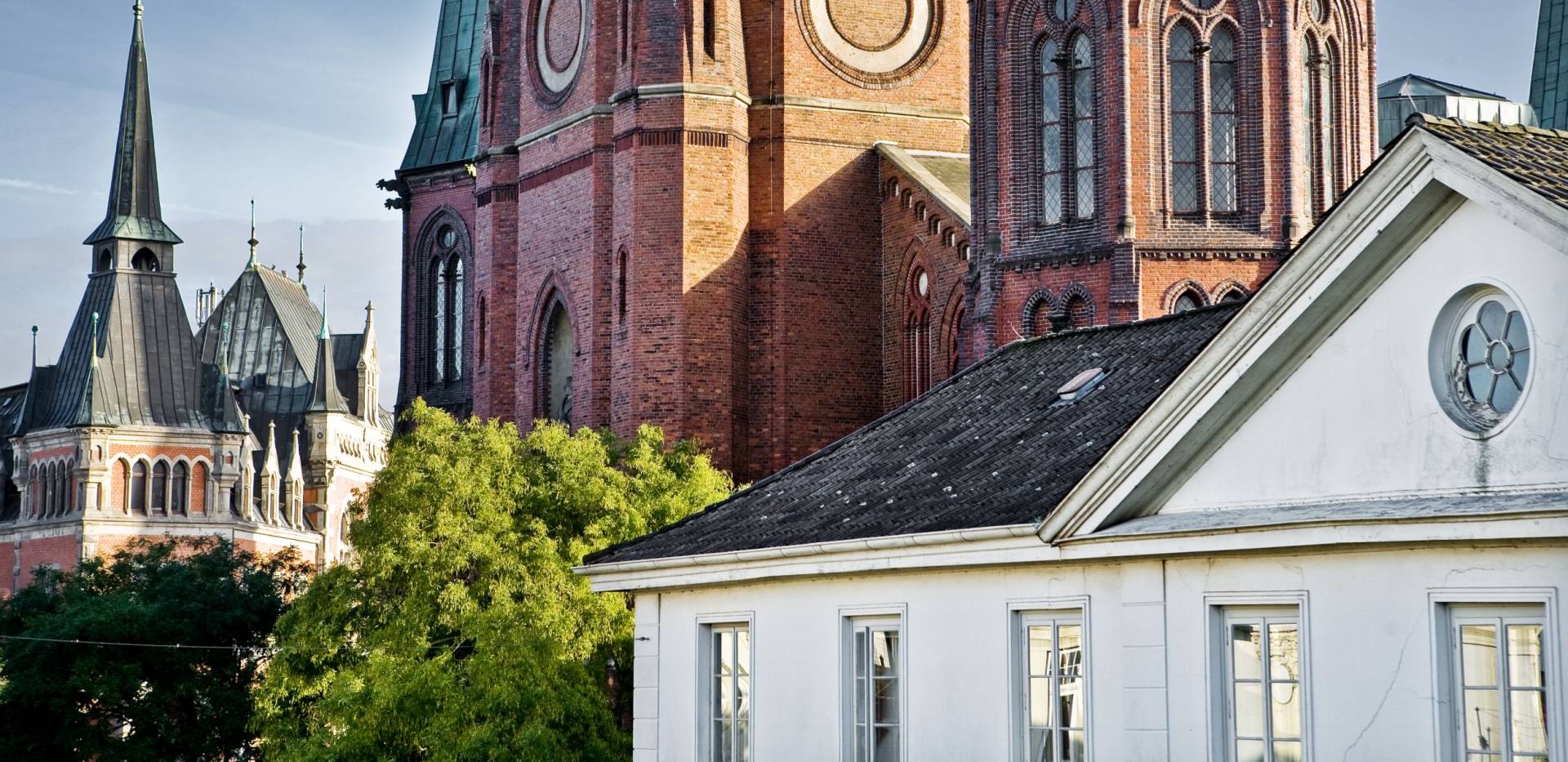 Blick auf die Türme der St. Lamberti-Kirche und des alten Rathauses.