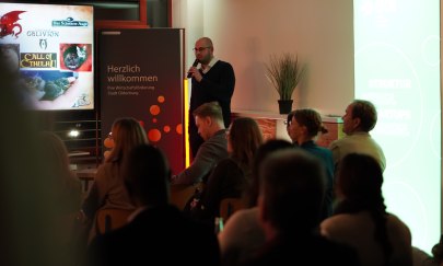 Teilnehmende lauschen den Erfahrungsberichten von Unternehmerinnen und Unternehmern. Foto: TGO/GO! Startup Incubator