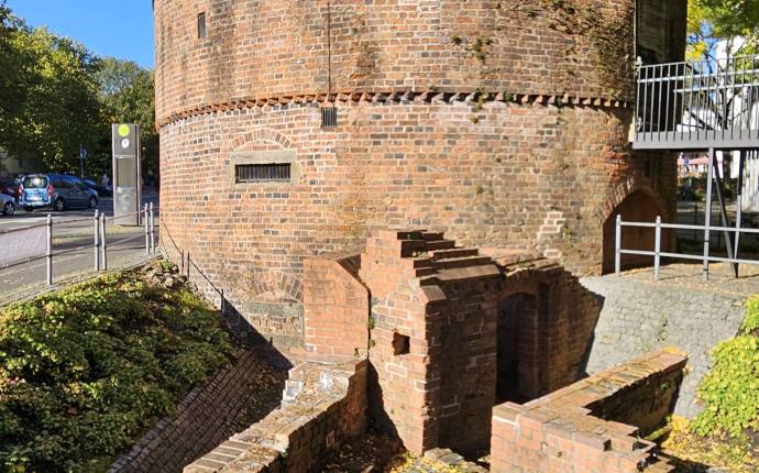 Auf der Mauer, auf der Lauer &ndash; die verborgene Stadtmauer entdecken