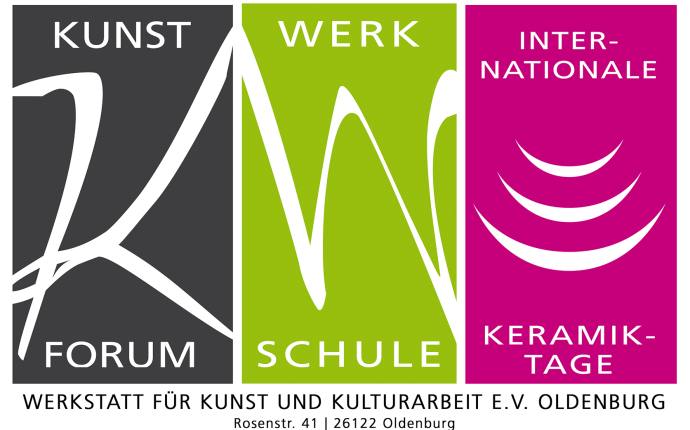 Dreiteiliges Logo, welches (von links nach rechts) einen grauen, grünen und pinken Hintergrund abbildet und die Worte: Kunst Forum, Werkschule und internationale Keramiktage, sowie die Adresse der Werkschule zeigt. Dreiteiliges Logo, welches (von links nach rechts) einen grauen, grünen und pinken Hintergrund abbildet und die Worte: Kunst Forum, Werkschule und internationale Keramiktage, sowie die Adresse der Werkschule zeigt.