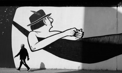 Mann vor Street Art Mann vor Street Art