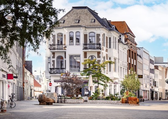Lefferseck Innenstadt Oldenburg Blick in die Haupteinkaufstraßen in der Oldenburger Innenstadt im Sommer