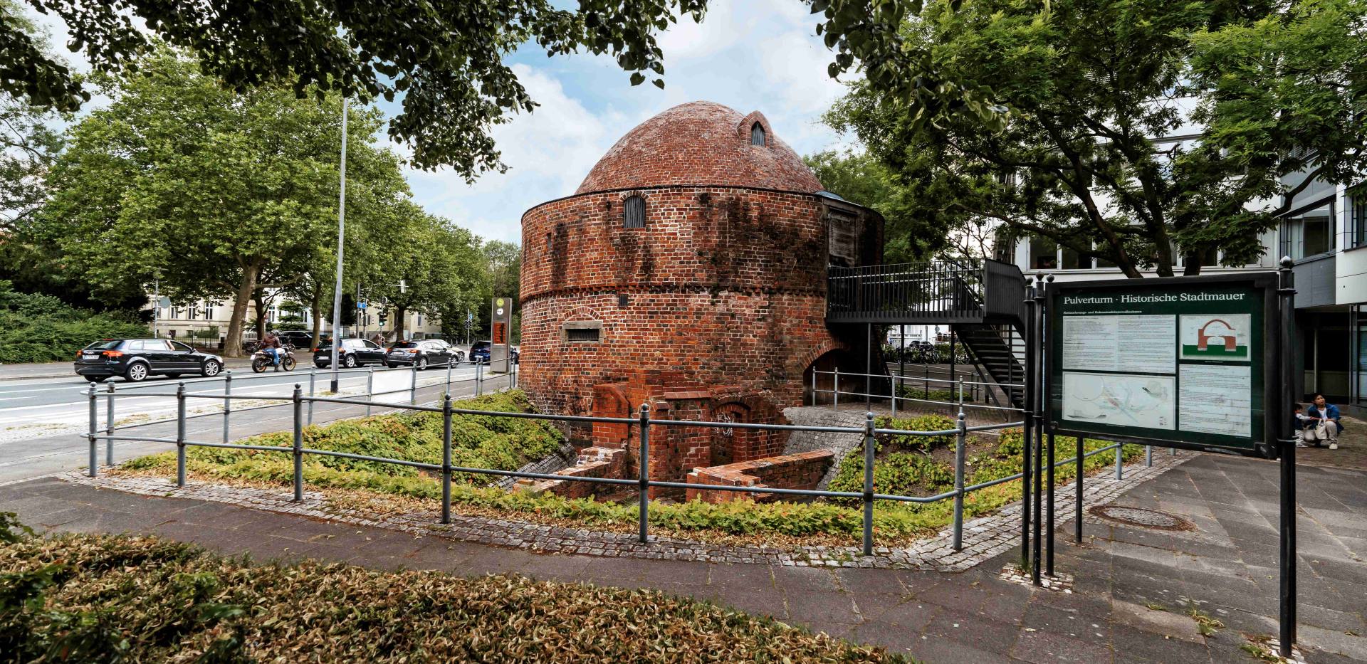 Pulverturm. Foto: Mittwollen und Gradetchliev Pulverturm. Foto: Mittwollen und Gradetchliev