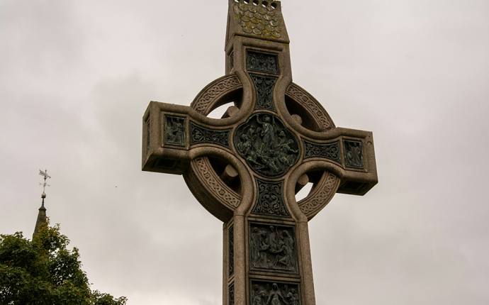 Keltisches Kreuz aus Stein Keltisches Kreuz aus Stein