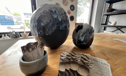 Wunderschöne Keramiken können während dieses Kurses per Hand geschaffen werden.