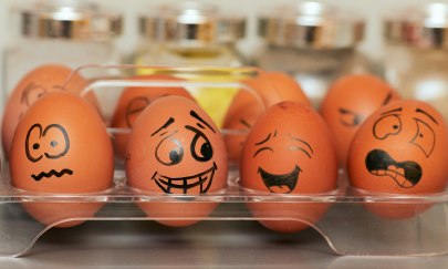 Eier mit verschiedenen Gesichtern Eier mit verschiedenen Gesichtern