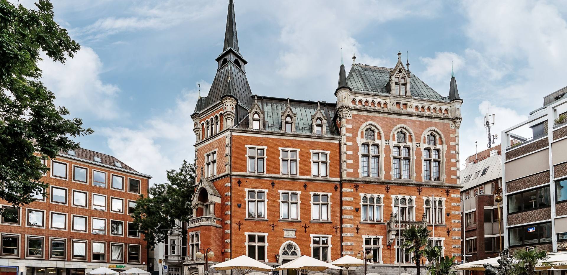 Auf diesem Bild ist das alte Rathaus in der oldenburger Innenstadt zu sehen. Auf diesem Bild ist das alte Rathaus in der oldenburger Innenstadt zu sehen.