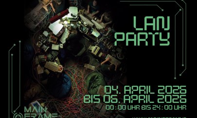 LAN-Party, Nerd, eingeschlafen, Tastatur, Vogelperspektive + Fritten oben links