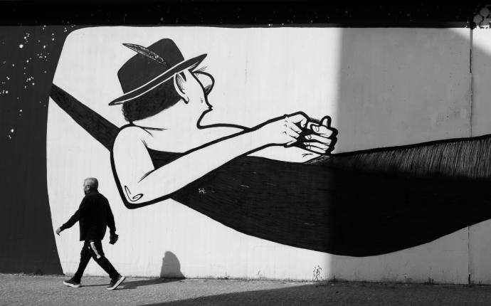 Mann vor Street Art Mann vor Street Art