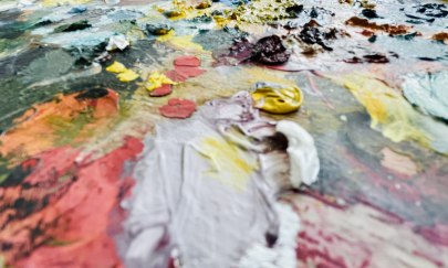 Auf dem Foto befindet sich eine Farbpalette.