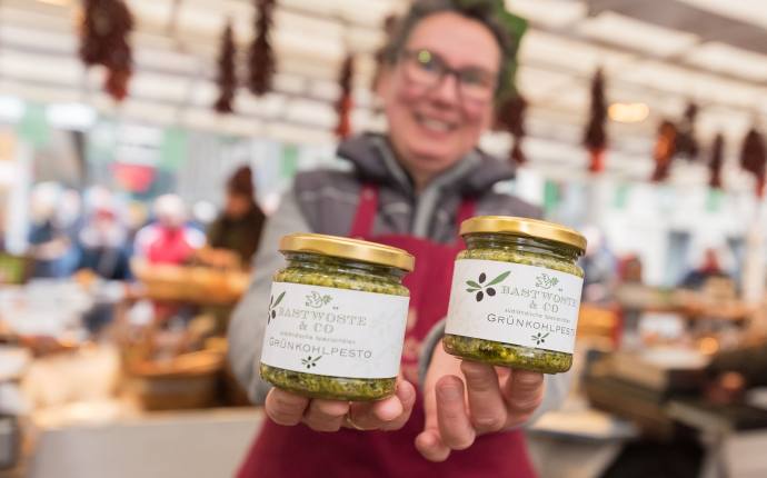 oldenburg_gruenkohlpesto_wochenmarktstand_bastwoeste_cja_1280 oldenburg_gruenkohlpesto_wochenmarktstand_bastwoeste_cja_1280